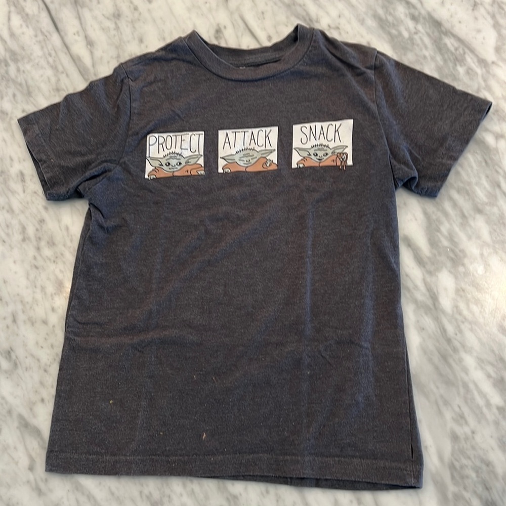 Star Wars T Shirt size small 6/7 baby Yoda